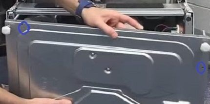 Что делать, если посудомоечная машина не сливает воду и стоит: расшифровка кодов ошибок