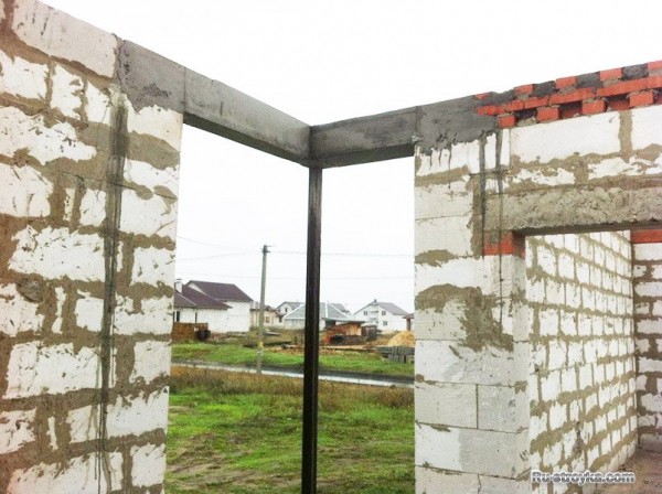 Угловые окна в частном доме Угловые окна в частном доме