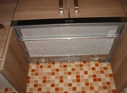 Установка встраиваемой вытяжки: варианты расположения и руководство по монтажу