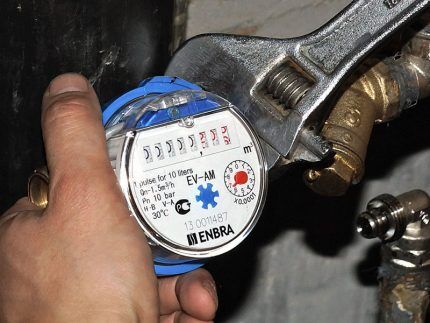 Поверка счетчиков воды на дому без снятия: сроки и тонкости проведения поверок