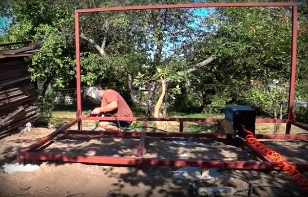 Как сделать сарай из профиля своими руками: пошаговая инструкция
