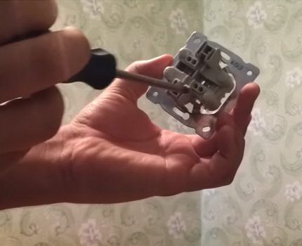 Как из одной розетки сделать две и как правильно провести розетку от розетки