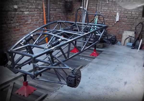 Самодельный спортивный автомобиль реплика Ariel Atom